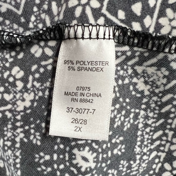 Woman Within Black & White 3/4 Sleeve Pullover Top Size 26/28 - Picture 5 of 7